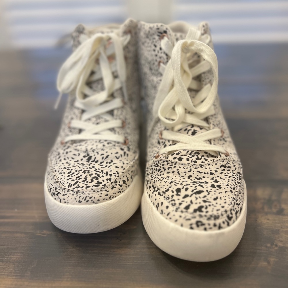 Roxy hidden platform shoes